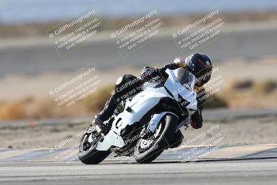 media/Nov-16-2025-Race Pace (Sun) [[8c5fa54630]]/Non Verified Riders (1st 20 Minutes)/1-Turn 14 (10am)/